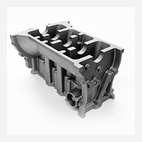 レーシングカーや乗用車のエンジンブロックの鋳物試作品も砂型で高品質に提供可能。材質はアルミ、鋳鉄、銅など