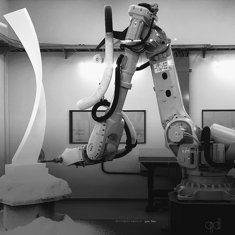 イタリアから直輸入したロボット加工機と木村鋳造所の技術で等身大模型やオブジェも発泡スチロールで作れます