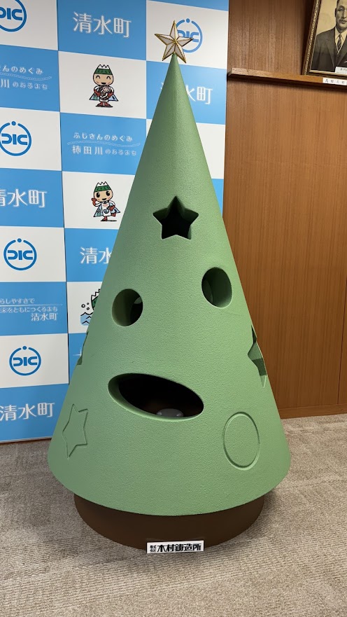 発泡スチロールのクリスマスツリー模型